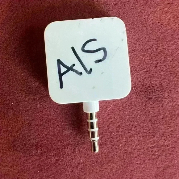 SQUARE READER FOR MAGSTRIPE Small credit card reader w/decal - Picture 2 of 3